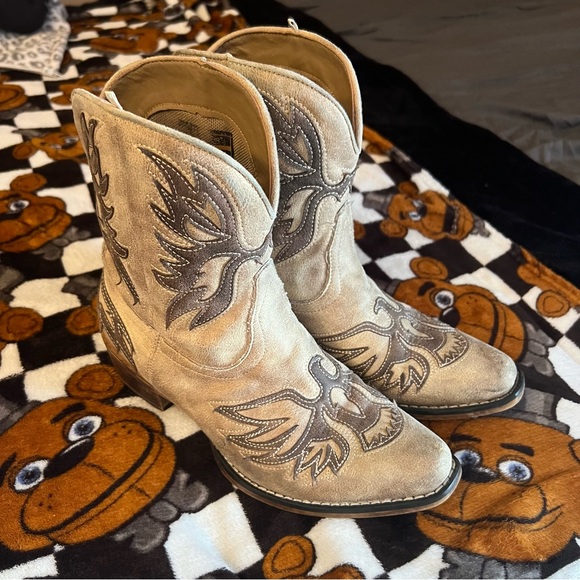 Cowgirl Boots - Picture 1 of 6